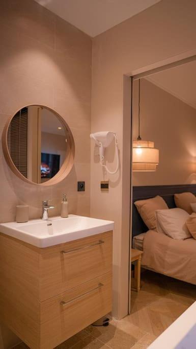 Suite De Luxe Jacuzzi Balneo,King Size Bed Collobrières 外观 照片