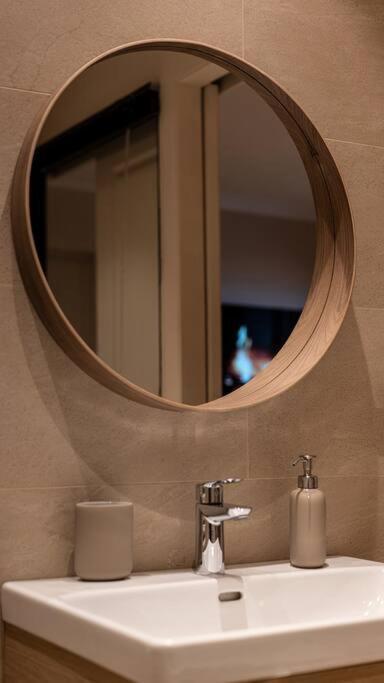 Suite De Luxe Jacuzzi Balneo,King Size Bed Collobrières 外观 照片